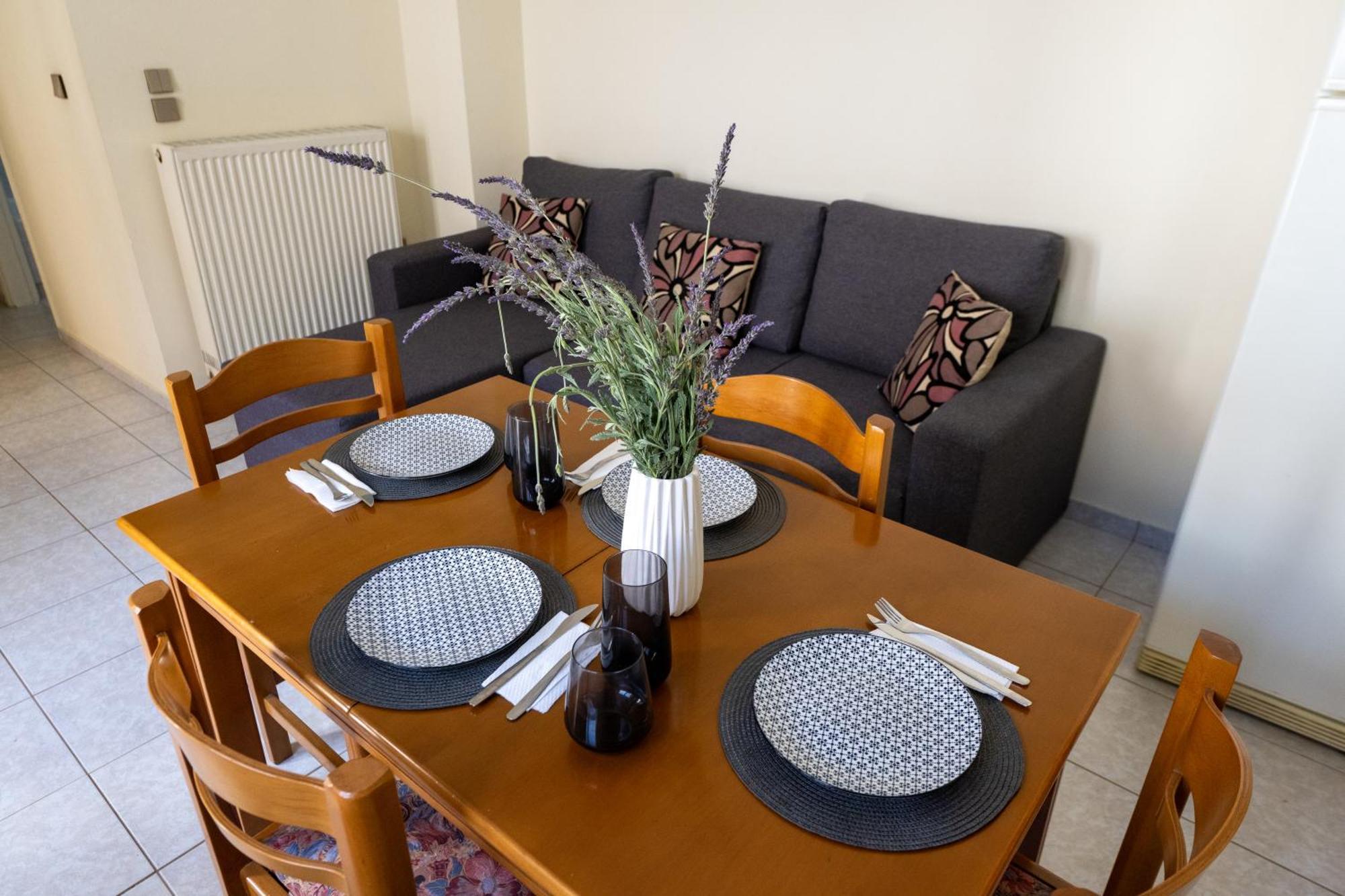 Mando Patrasso - Classical Apartment In The Center Of Patras With Free Parking Exterior photo