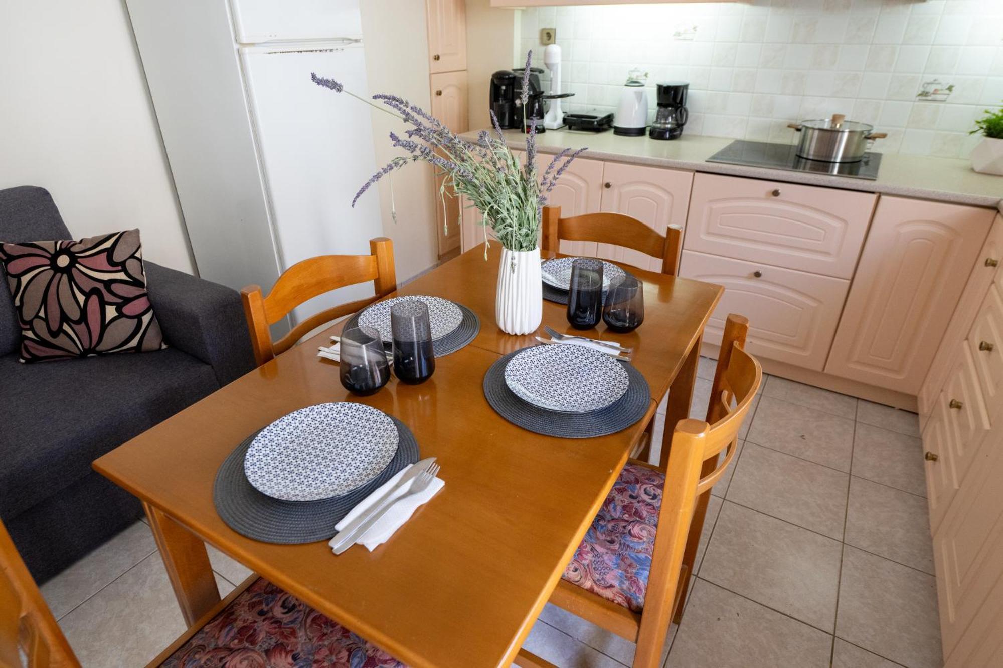 Mando Patrasso - Classical Apartment In The Center Of Patras With Free Parking Exterior photo