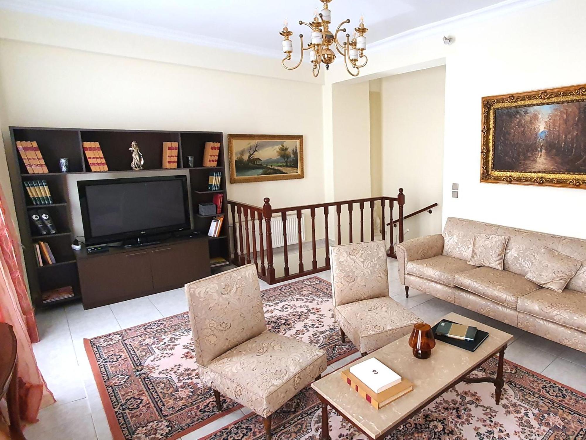 Mando Patrasso - Classical Apartment In The Center Of Patras With Free Parking Exterior photo