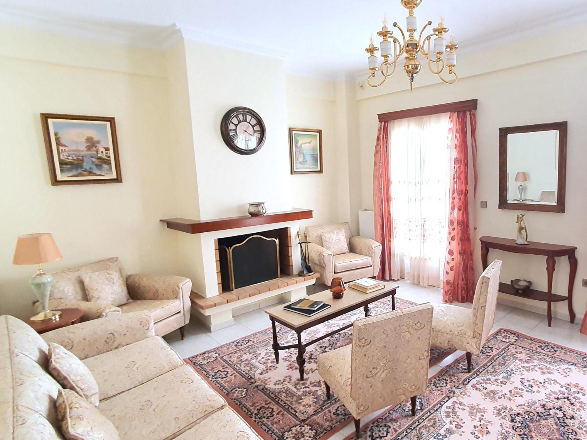 Mando Patrasso - Classical Apartment In The Center Of Patras With Free Parking Exterior photo