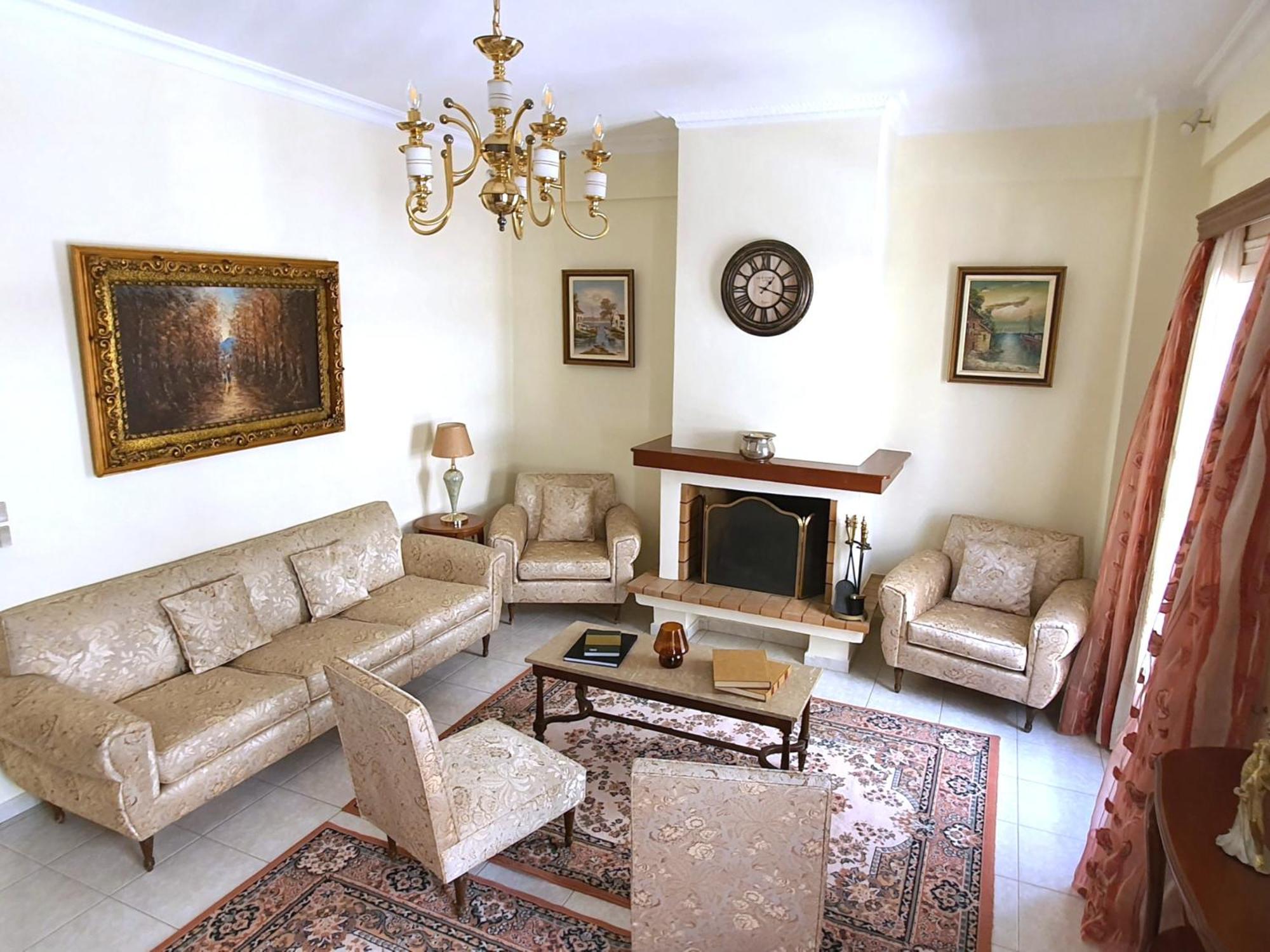 Mando Patrasso - Classical Apartment In The Center Of Patras With Free Parking Exterior photo